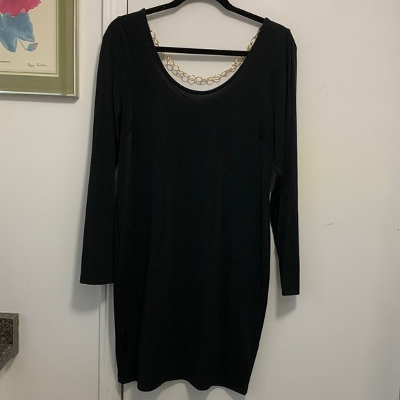 Venus Chainlink Detail Black Dress - Picture 3 of 9